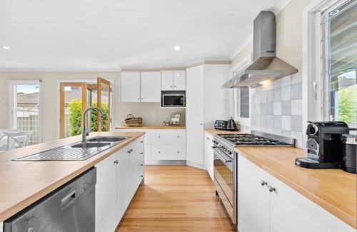 Dromana Casa | Coastal Bliss - Spa & Chill