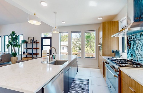 Colington Harbour Casa | Coastal Bliss Awaits: Serene Retreat in Gated Community, Kill Devil Hills Haven