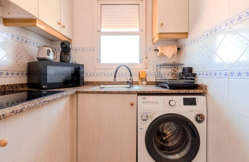 Els Arenals del Sol Apartamento | Coastal Comfort with Pool & Parking