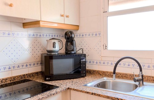 Els Arenals del Sol Apartamento | Coastal Comfort with Pool & Parking