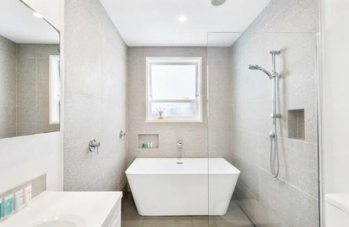 Castor Bay Casa | Coastal Calm is near to the Beach with BBQ