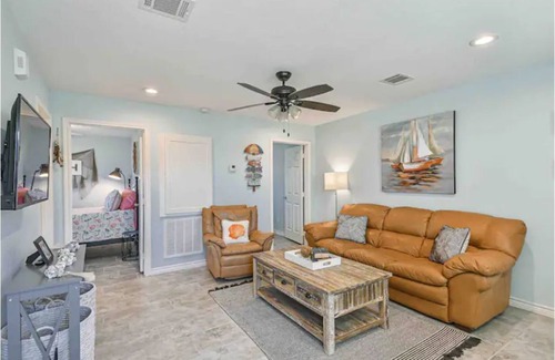 Oyster Creek Cabaña | Coastal Casita - Minutes from the beach!