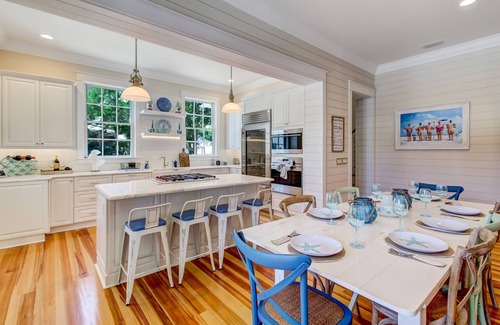Fernandina Beach Cama Y Desayuno | Coastal Casita B&B, Amelia Island, with 6 seat golf cart included!