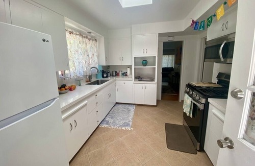 The Mesa Casa | Coastal Charm and Convenience:2-Bedroom Santa Barbara Home in Sight of Ocean