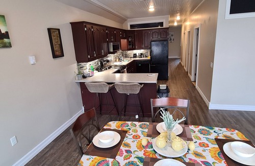 Yarmouth Apartamento | Coastal Charm by the Bay: 4 Bedroom Apartment next to Yarmouth CAT Ferry