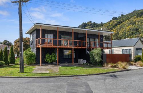 Picton Casa | Coastal Charm - Picton Holiday Home