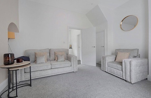 Loftus Casa | Coastal Charm Retreat, Sleeps 4