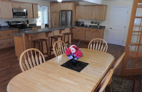 Gold Beach Casa | Coastal Charm: SW Oregon home on quiet 2+ acres, 5min. to the beach!