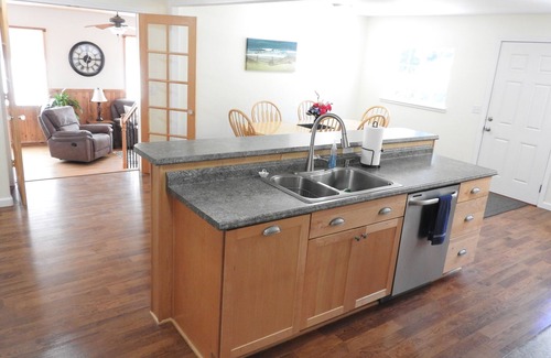Gold Beach Casa | Coastal Charm: SW Oregon home on quiet 2+ acres, 5min. to the beach!