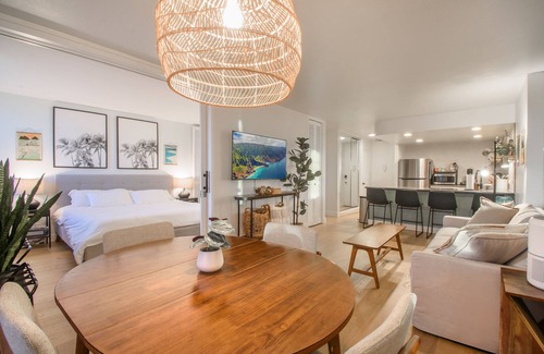Waikiki Apartamento | Coastal Chic Condo with Ocean View & Full Kitchen