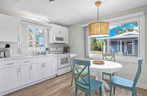 Sanibel Casa | Recién renovado cabaña costera elegante minutos a la playa!