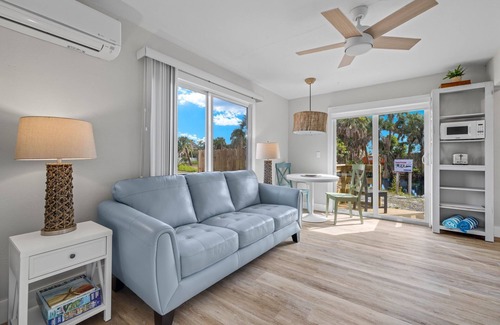 Gulf Ridge Cabaña | Recién renovado Coastal Chic Cottage minutos de la playa! Bicicletas gratis!