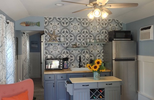 Wilmington Cabaña | Coastal Chic Cottage with pool