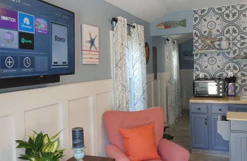 Wilmington Cabaña | Coastal Chic Cottage with pool