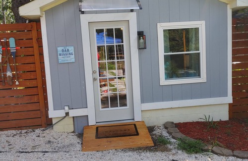 Wilmington Cabaña | Coastal Chic Cottage with pool