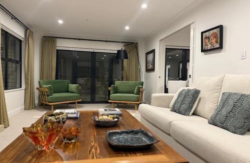 Mairangi Bay Casa | Coastal Chic - Luxury at the Beach