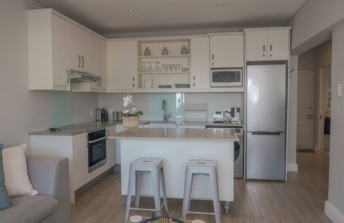 Fresnaye Apartamento | Coastal City Vibes: Stylish 2-Bedroom