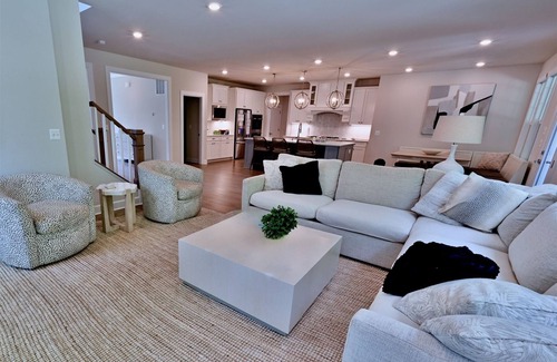 Lewes Casa | Coastal Club* 6BR Luxury House w 5 Full Bathrooms (Sleeps 12 Adults or 14 total)