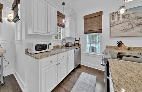Sunnyside Cabaña | Coastal Comfort 2 BR Cottage Private Pool