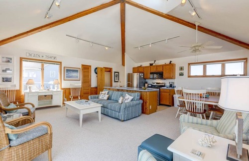Whalehead Beach Casa | Confort costero | 985 pies de la playa | Piscina privada, jacuzzi