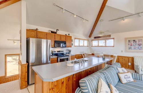 Whalehead Beach Casa | Confort costero | 985 pies de la playa | Piscina privada, jacuzzi