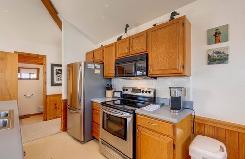 Whalehead Beach Casa | Confort costero | 985 pies de la playa | Piscina privada, jacuzzi
