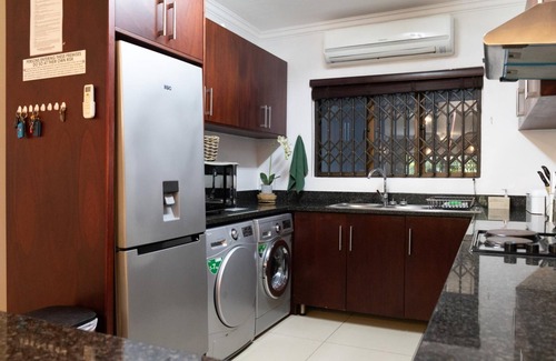 Ballito Apartamento | Coastal Comfort | Terrace | Pool | Garden Views
