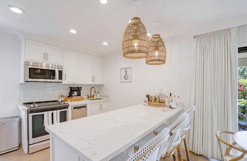 Napa Condominio | Coastal Condo by Pool: King Bed, Balcony, Kitchen