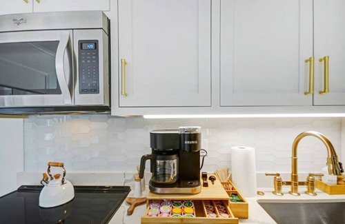 Napa Condominio | Coastal Condo by Pool: King Bed, Balcony, Kitchen