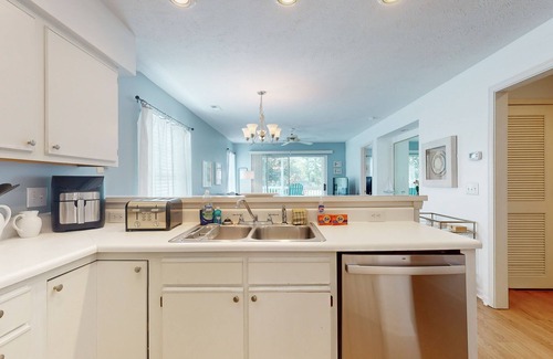 Carolina Forest Condominio | Coastal condo with waterway views from balcony