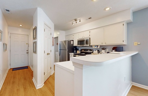 Carolina Forest Condominio | Coastal condo with waterway views from balcony