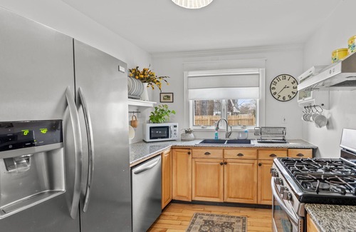 Hyannis Casa | Coastal Cottage: Beach Access, Bikes & Pet-Friendly!