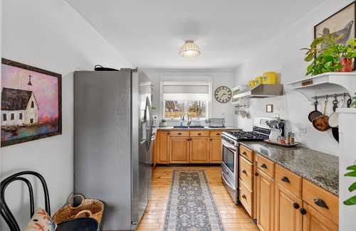 Hyannis Casa | Coastal Cottage: Beach Access, Bikes & Pet-Friendly!