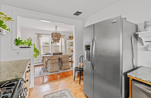 Hyannis Casa | Coastal Cottage: Beach Access, Bikes & Pet-Friendly!