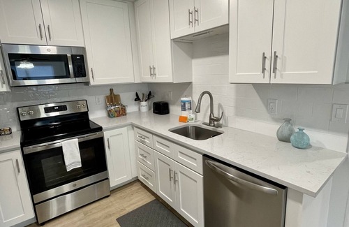Bradenton Casa | Coastal Cottage House -- Close to Beaches!! Welcome to Paradise!