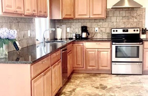 Bristol Cabaña | Coastal cottage in downtown historic Bristol, RI. Walk to restaurants & water.