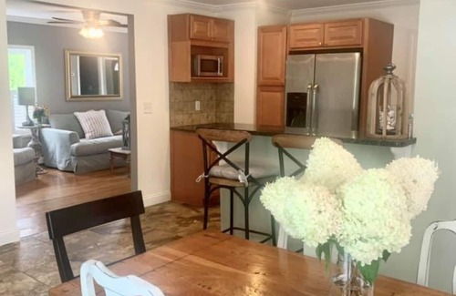 Bristol Cabaña | Coastal cottage in downtown historic Bristol, RI. Walk to restaurants & water.
