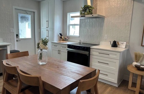 St. Petersburg - Clearwater Casa | Coastal Cottage Near Beach and Downtown St Pete