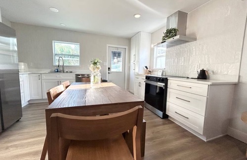 St. Petersburg - Clearwater Casa | Coastal Cottage Near Beach and Downtown St Pete