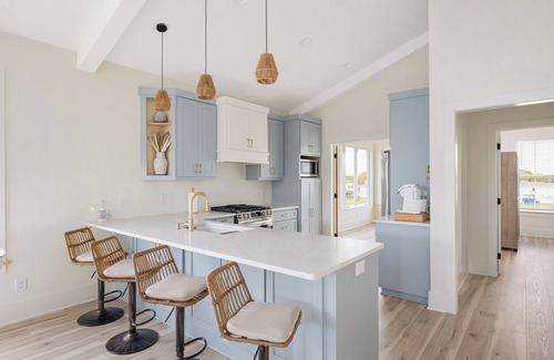 Newport Casa | Coastal Cottage near Emerald Isle