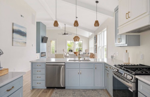 Newport Casa | Coastal Cottage near Emerald Isle