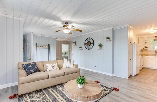 Longs Casa | Coastal Cottage Private - 7 minutes to Beach
