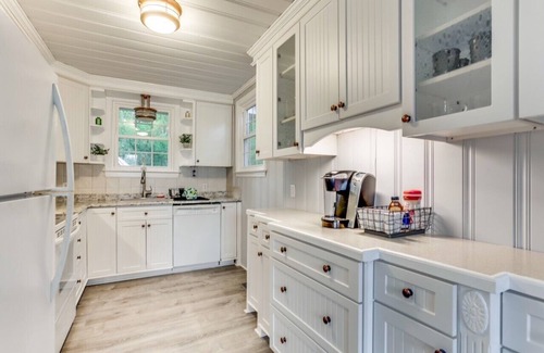 Longs Casa | Coastal Cottage Private - 7 minutes to Beach