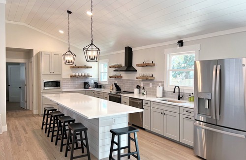 Old Village Casa | Coastal Cottage in Charming Old Mt Pleasant!