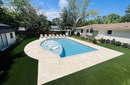 Old Village Casa | Coastal Cottage in Charming Old Mt Pleasant!