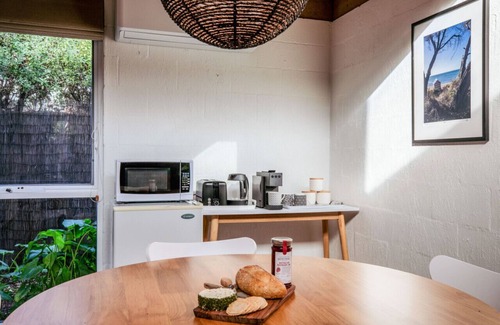 Ocean Grove Casa | Coastal Couples Retreat