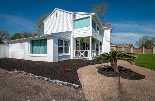 Bay Area Casa | Coastal Elegance Unveiled