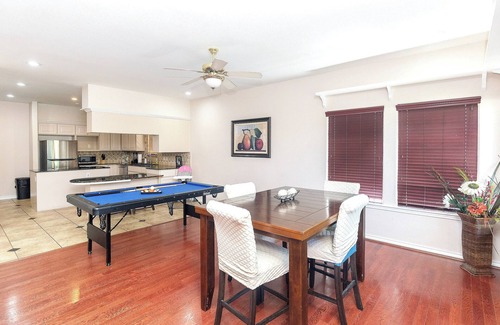South Side Casa | Coastal Escape + 20min DT + Beach + Pets OK + 5BR