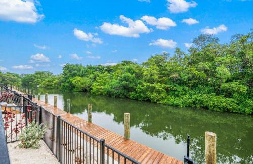 Cortez Casa | Coastal Escape at Hunter's Point