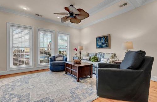 Carolina Beach Casa | Coastal Escape on Lake Park